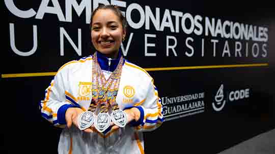 Se despide Irene Borrego con triple oro