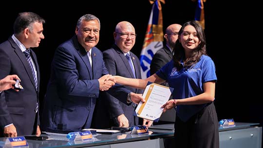 Reconocen permanencia en Programa Talentos Universitarios