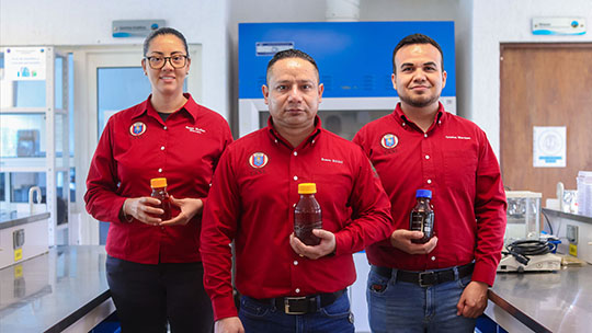 Apoya UANL a extractores de aceites de plantas aromáticas