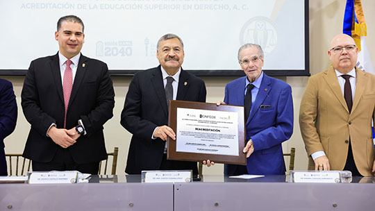 Reacreditan programa académico de Derecho