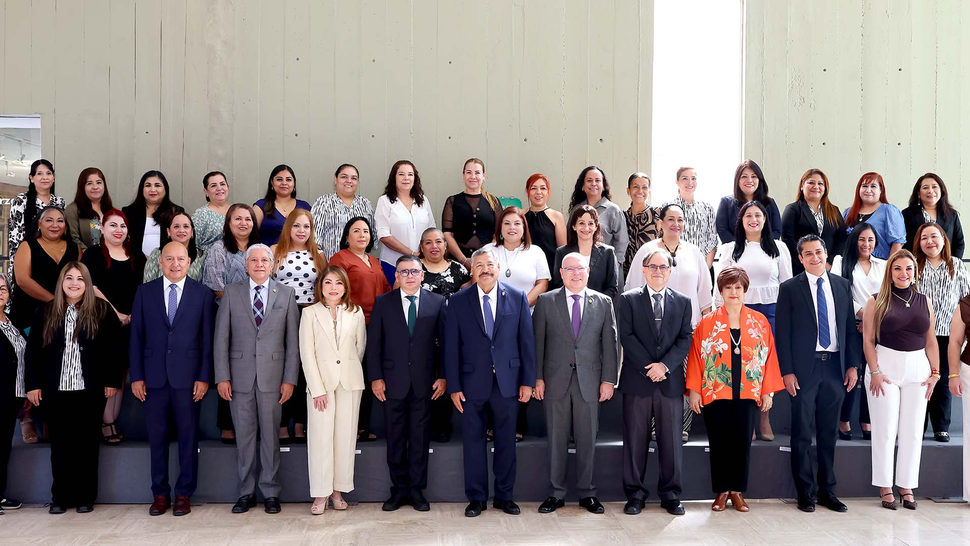 Celebran vocación de servicio en el Día de las Secretarias