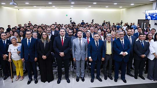 Reúne UANL a especialistas del derecho público