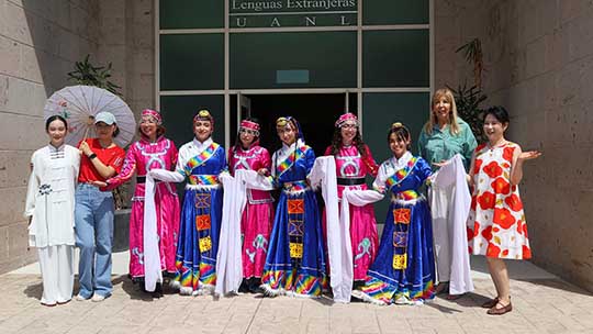 Celebran 20 años con encuentro de lenguas y culturas