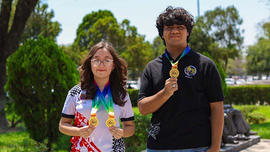 Logran oro en olimpiada de matemáticas